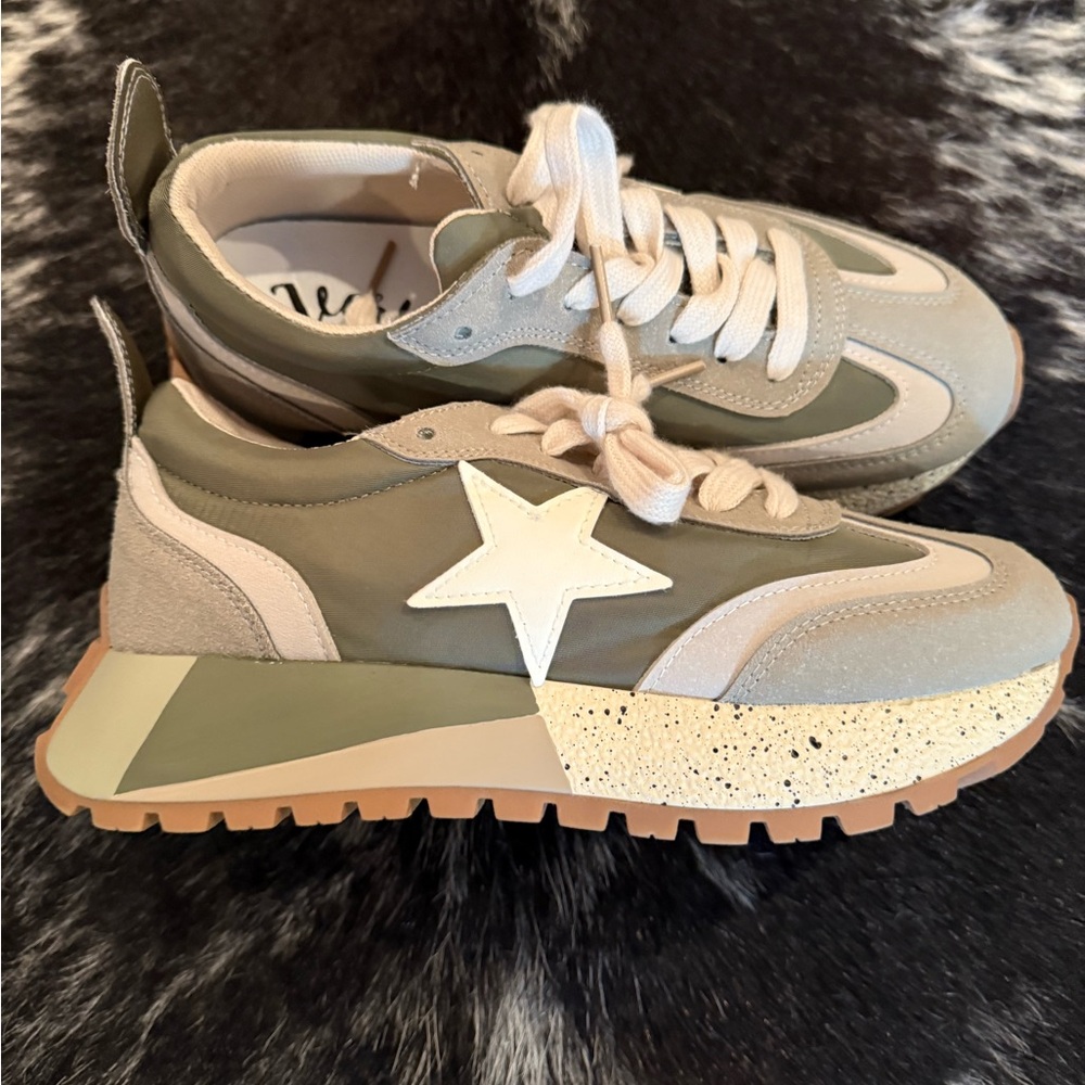 Very G Olive and Cream Star Sneakers